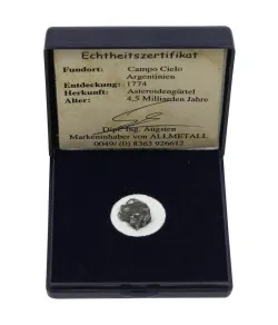 Geležinis meteoritas Campo del Cielo dovanų maišelyje